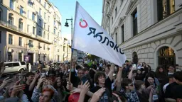 Яблоко на выжженном поле. Куда старейшую либеральную партию завели попытки попасть во власть